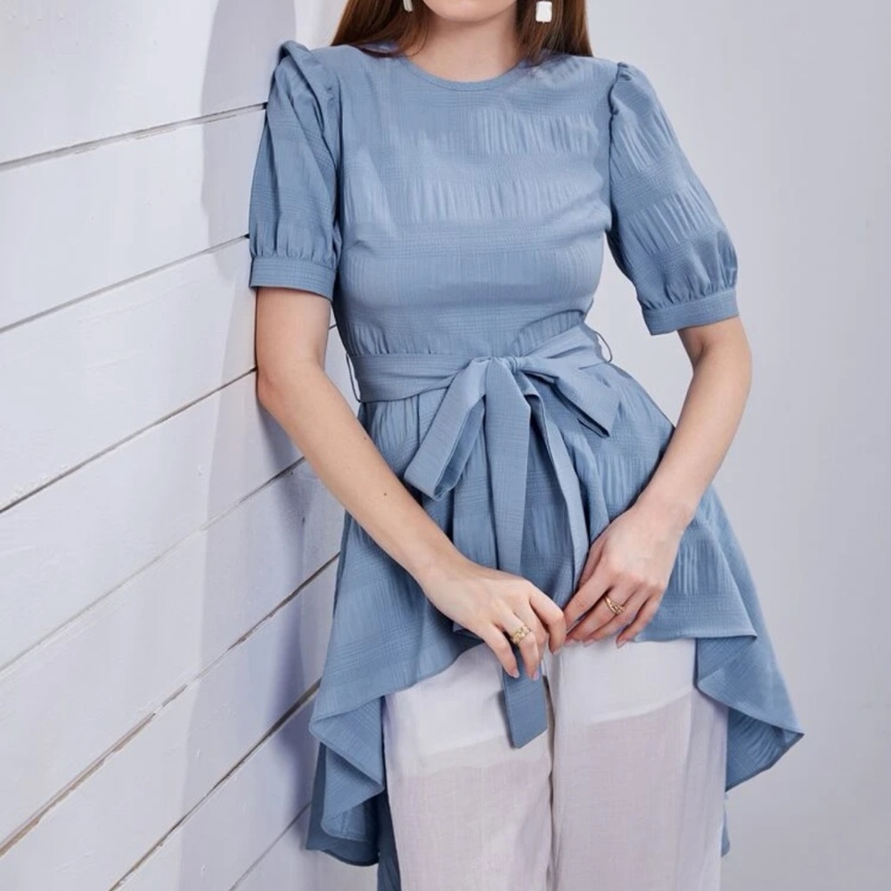 5/$20 Puff sleeve hi low belted top